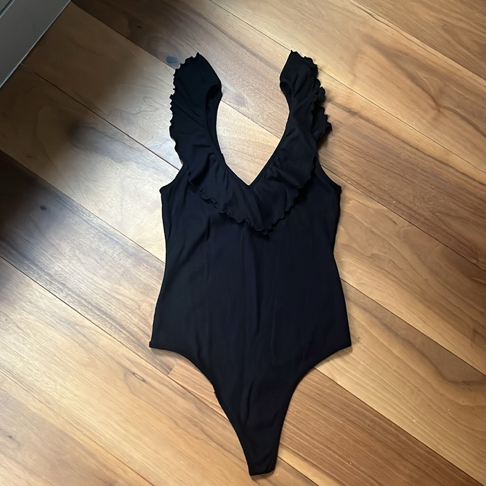 LAST CHANCE - Aritzia Ribbed Ruffle-Trim Bodysuit in Black